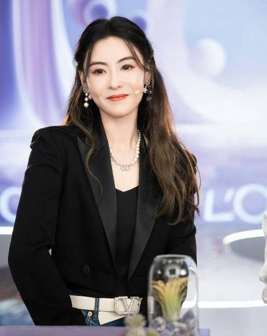 张柏芝在杭州工作时遭遇停电 被困在停车场半小时封面图